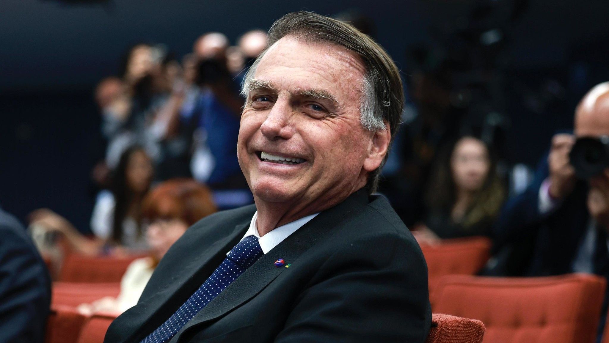 eventual-prisao-de-bolsonaro-nao-muda-xadrez-eleitoral-em-2026,-diz-eurasia