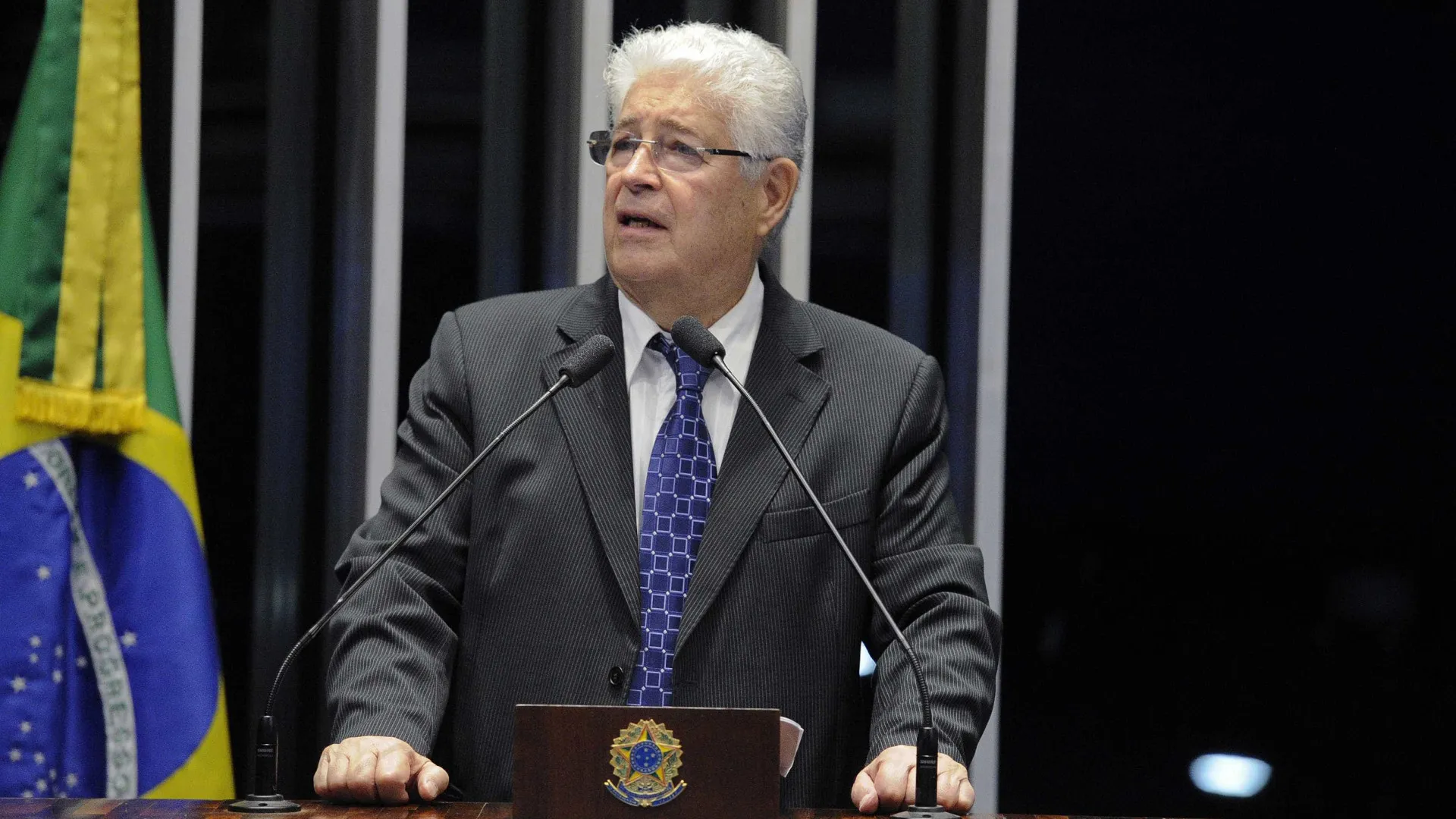 critico-do-pt,-roberto-requiao-ira-filiar-se-ao-pdt-neste-mes