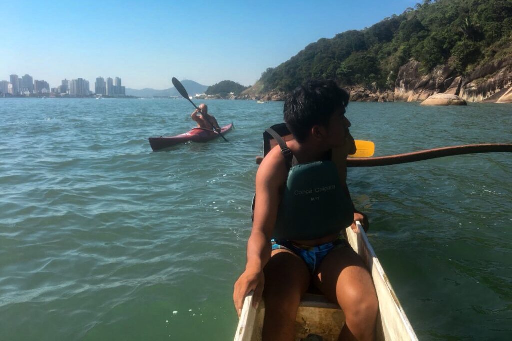 indios-de-mato-grosso-veem-o-mar-pela-primeira-vez-em-santos;-veja-video