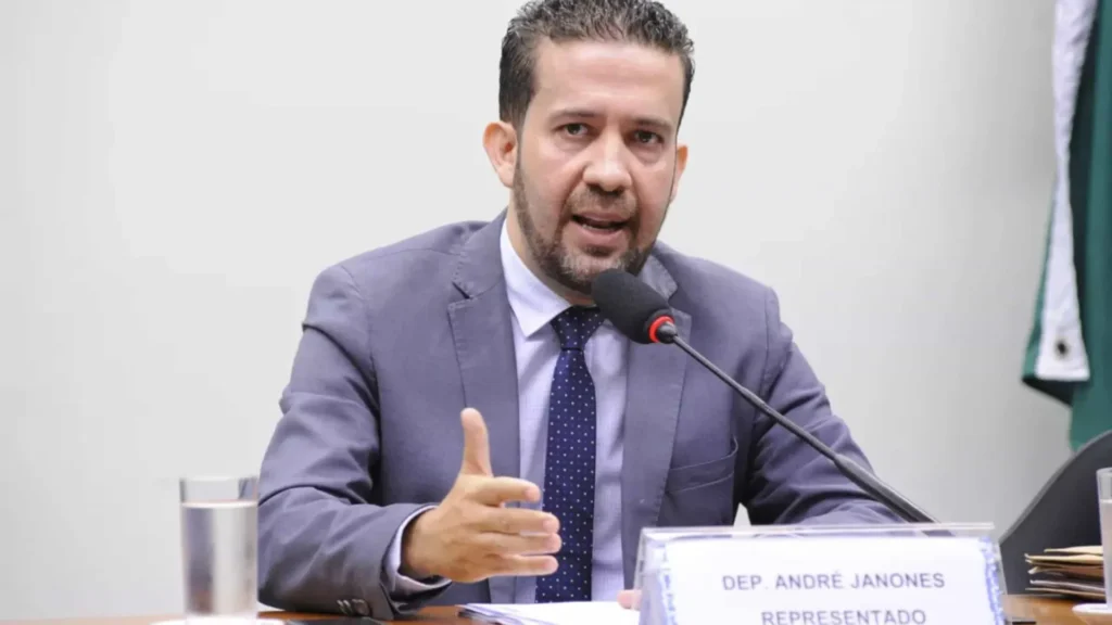 camara-suspende-mandato-de-janones-apos-agressoes-de-bolsonaristas