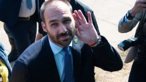 entenda-em-4-pontos-os-crimes-citados-no-inquerito-contra-eduardo-bolsonaro