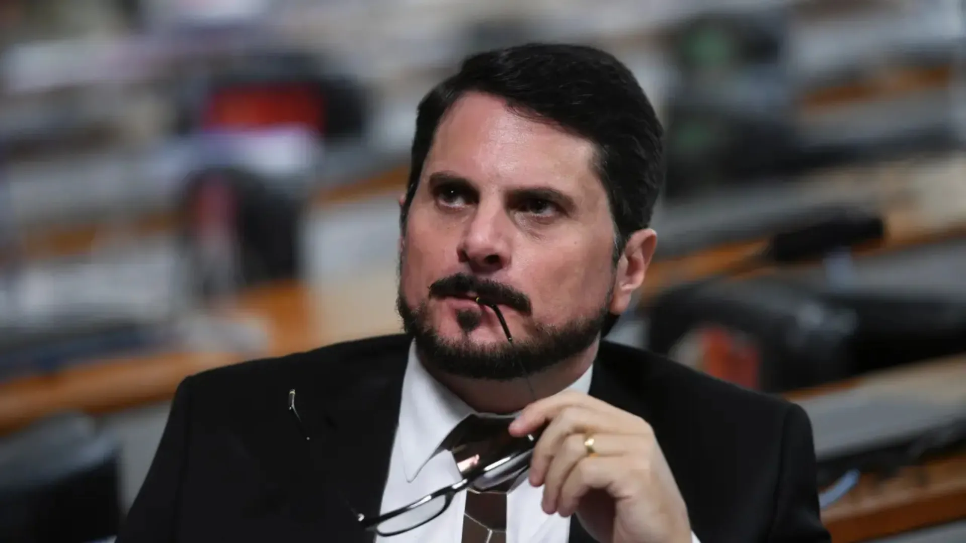 quem-e-marcos-do-val,-senador-alvo-de-medidas-cautelares-por-descumprir-decisao-de-moraes