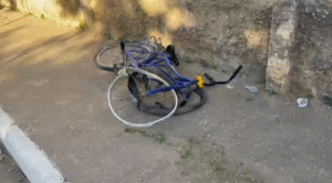 video:-ciclista-morre-apos-perder-o-controle-da-bicicleta-e-cair-em-corrego