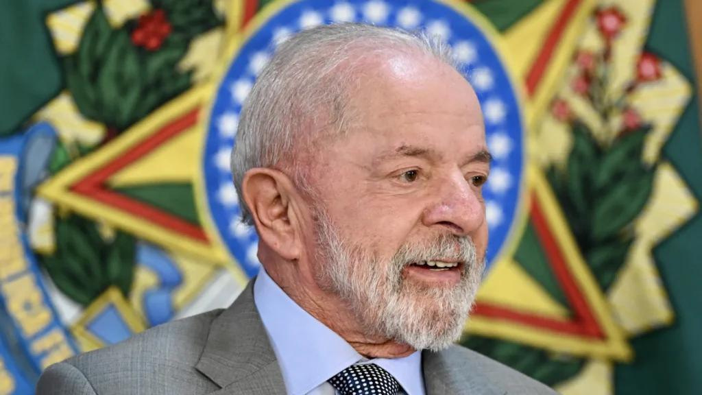 lula-mantem-distancia-de-adversarios-e-venceria-em-todos-os-cenarios,-aponta-genial/quaest