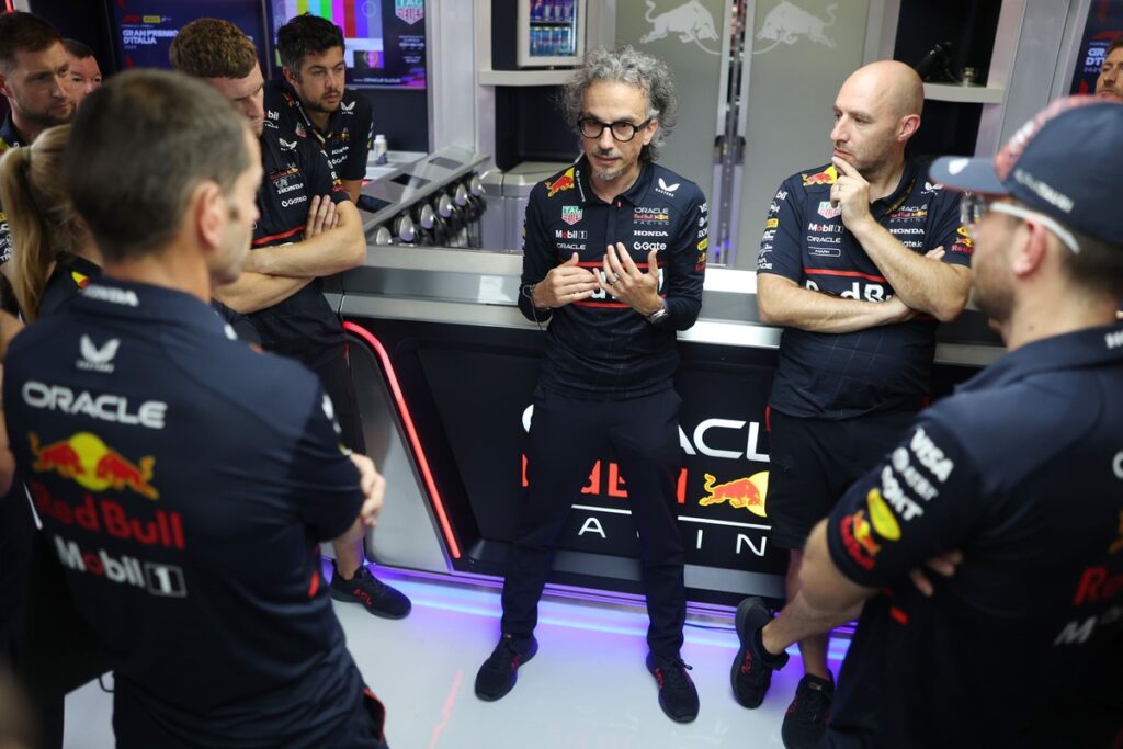 f1:-com-verstappen-no-pareo,-chefe-da-red-bull-revela-que-ha-mais-atualizacoes-por-vir