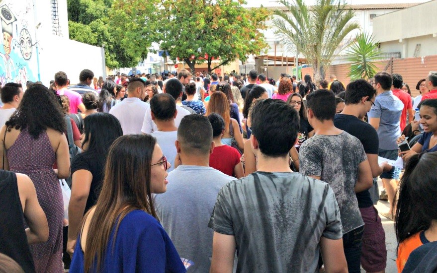 candidatos-ao-enem-fazem-contagem-regressiva-para-a-abertura-dos-portoes-em-cuiaba