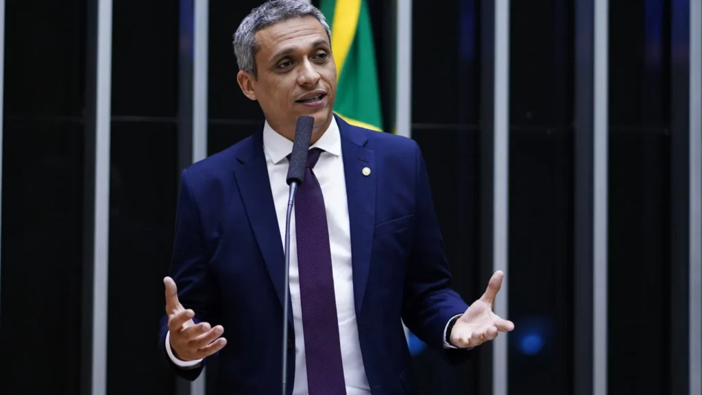 pf-indicia-gustavo-gayer-sob-suspeita-de-desvio-de-cota-parlamentar