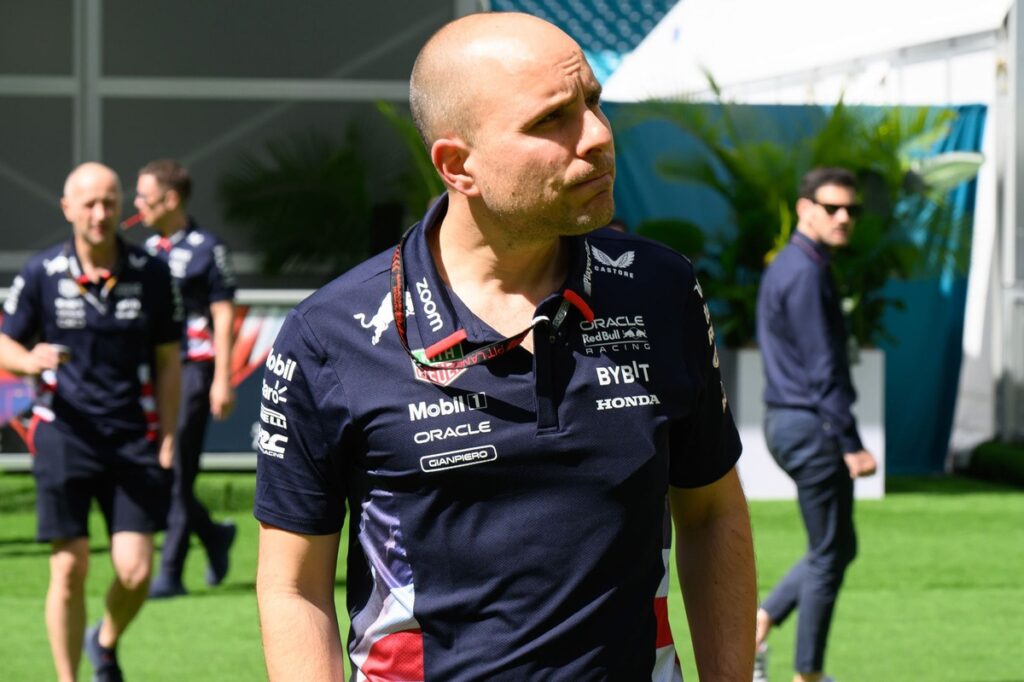 f1:-terceira-equipe-demonstra-interesse-em-lambiase,-engenheiro-de-verstappen;-saiba-qual