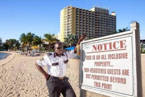 a-ilha-do-caribe-onde-os-moradores-nao-podem-entrar-nas-praias