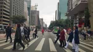 73%-dos-brasileiros-sao-a-favor-do-fim-da-escala-6×1-sem-reducao-salarial,-diz-pesquisa