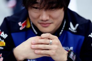 f1:-tsunoda-e-“um-dos-favoritos”-a-vaga-na-haas-contra-camara-e-fornarolli