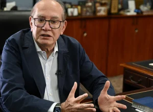 gilmar-fala-em-‘resistencia-democratica’-e-critica-big-techs-apos-ofensiva-de-trump