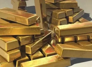 ouro-cai-0,83%,-pressionado-por-dados-dos-eua-e-dolar-forte