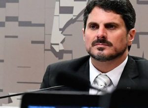 moraes-permite-que-do-val-participe-de-sessoes-do-senado-alem-das-19h