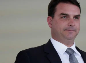 flavio-apaga-publicacao-em-rede-social-de-jair-bolsonaro-participando-de-ato-no-rio