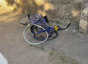 video:-ciclista-morre-apos-perder-o-controle-da-bicicleta-e-cair-em-corrego