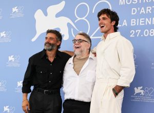 “frankenstein”-recebe-maior-ovacao-no-festival-de-veneza-ate-agora