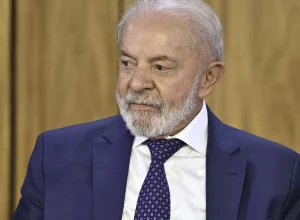lula-acena-a-evangelicos-e-diz-que-maioria-dos-deputados-pouco-liga-para-o-povo