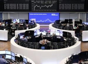 bolsas-da-europa-operam-em-baixa,-pressionadas-por-setor-automotivo