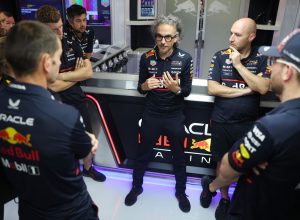 f1:-com-verstappen-no-pareo,-chefe-da-red-bull-revela-que-ha-mais-atualizacoes-por-vir