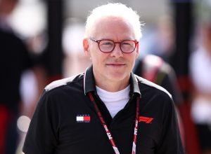 f1:-jacques-villeneuve-critica-mclaren-por-tratamento-‘infantil’-com-norris-e-piastri