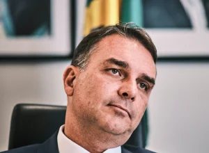 pl-e-filhos-de-bolsonaro-articulam-reacao-no-congresso-a-prisao,-com-nova-pressao-por-anistia