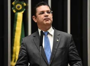 lider-do-pl-chama-moraes-de-psicopata-e-ve-abuso-de-poder-em-anulacao-de-votacao-sobre-zambelli