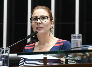 moraes-anula-decisao-da-camara-e-determina-perda-do-mandato-de-zambelli