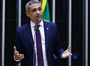 pf-indicia-gustavo-gayer-sob-suspeita-de-desvio-de-cota-parlamentar