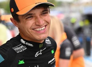 f1:-norris-‘se-livrou’-de-multa-de-r$30-mil-por-xingar-na-cerimonia-da-fia