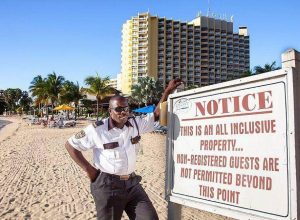 a-ilha-do-caribe-onde-os-moradores-nao-podem-entrar-nas-praias
