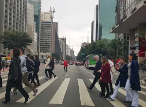 73%-dos-brasileiros-sao-a-favor-do-fim-da-escala-6×1-sem-reducao-salarial,-diz-pesquisa