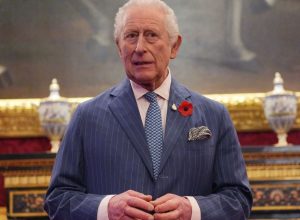 rei-charles-lamenta-ataque-a-tiros-em-escola-no-canada:-“violencia-brutal”