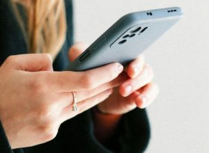 quantidade-de-criancas-de-10-a-13-anos-com-celular-no-brasil-cai-em-2025