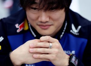f1:-tsunoda-e-“um-dos-favoritos”-a-vaga-na-haas-contra-camara-e-fornarolli